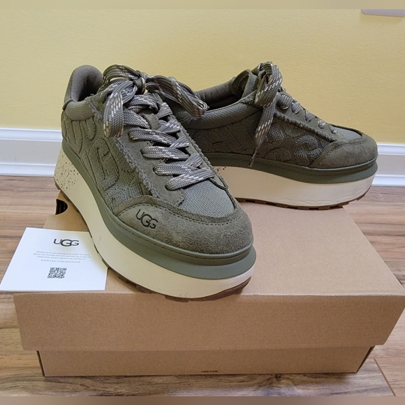 UGG Women's Marin Lace Logo Platform Sneakers -Size US 8